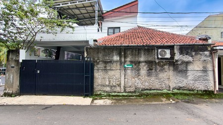 Rumah Siap Huni dengan halaman luas di Cilandak Permai Raya, Jakarta Selatan