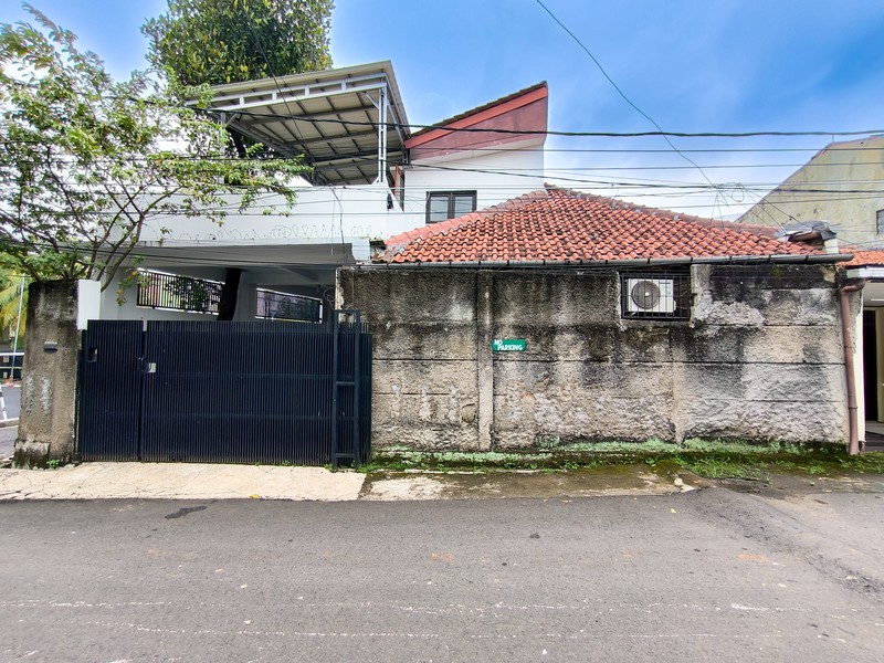 Rumah Siap Huni dengan halaman luas di Cilandak Permai Raya, Jakarta Selatan