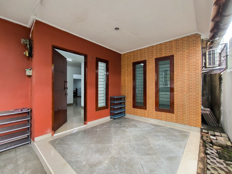 Rumah Siap Huni dengan halaman luas di Cilandak Permai Raya, Jakarta Selatan