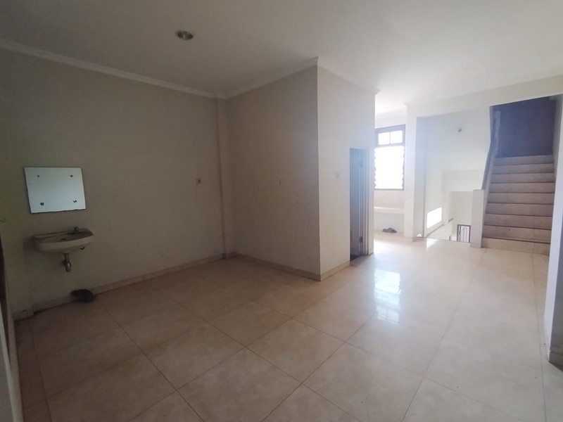 Disewakan Ruko Strategis 2 Lantai Sangat Cocok untuk Usaha di Samirono, Caturtunggal, Depok, Sleman 