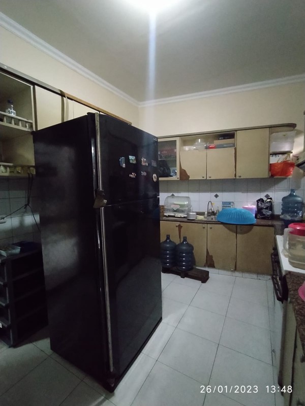 dijual rumah di dalam komplek pondok kuwera