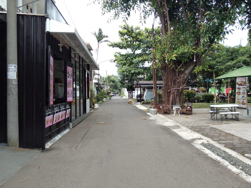 Rumah Tinggal dan Tempat Usaha Coffee Shop di Margahayu Raya