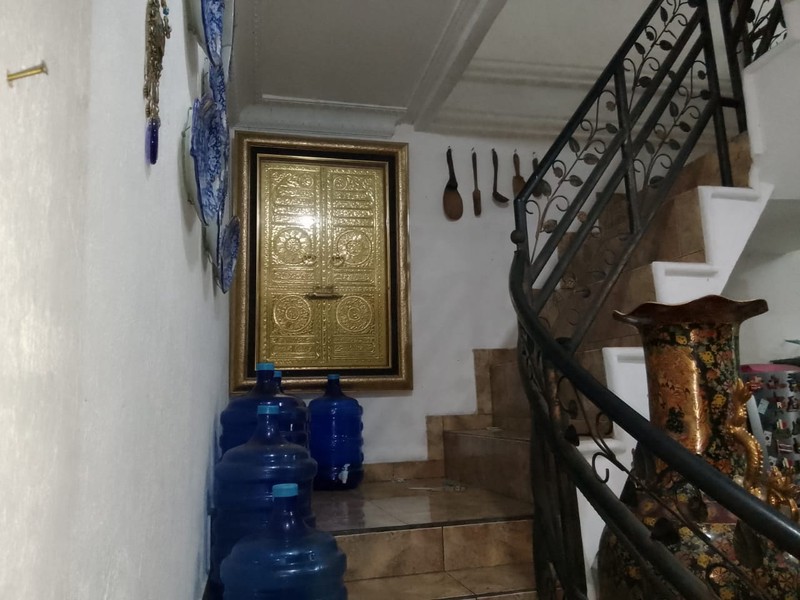 Rumah Tinggal dan Tempat Usaha Coffee Shop di Margahayu Raya