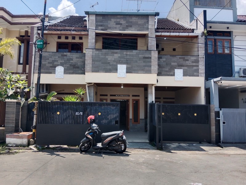 Rumah 2 Lantai di Neptunus Dekat Metro Indah Mall Margahayu Raya