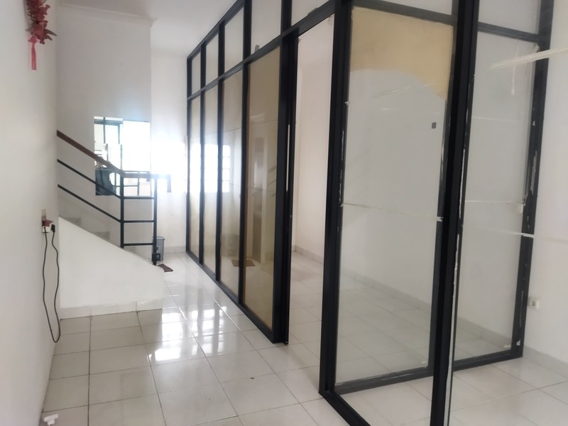 Ruko 3 Lantai Siap Huni Dan Parkir Luas Di Gading Sepong Tangerang