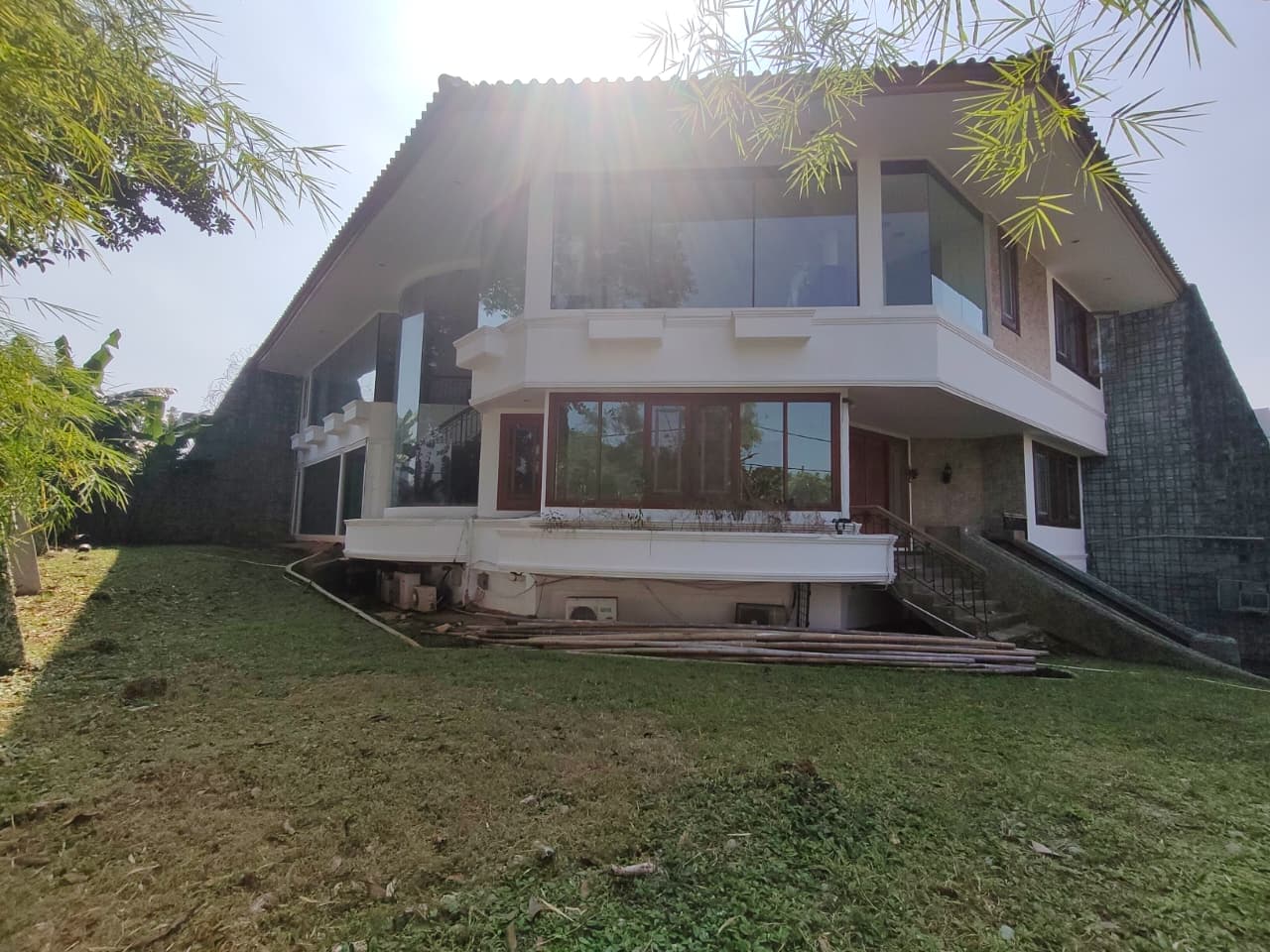 Dijual Rumah Mewah Super Luas, Lokasi Premium Simprug Garden - Hadap Selatan