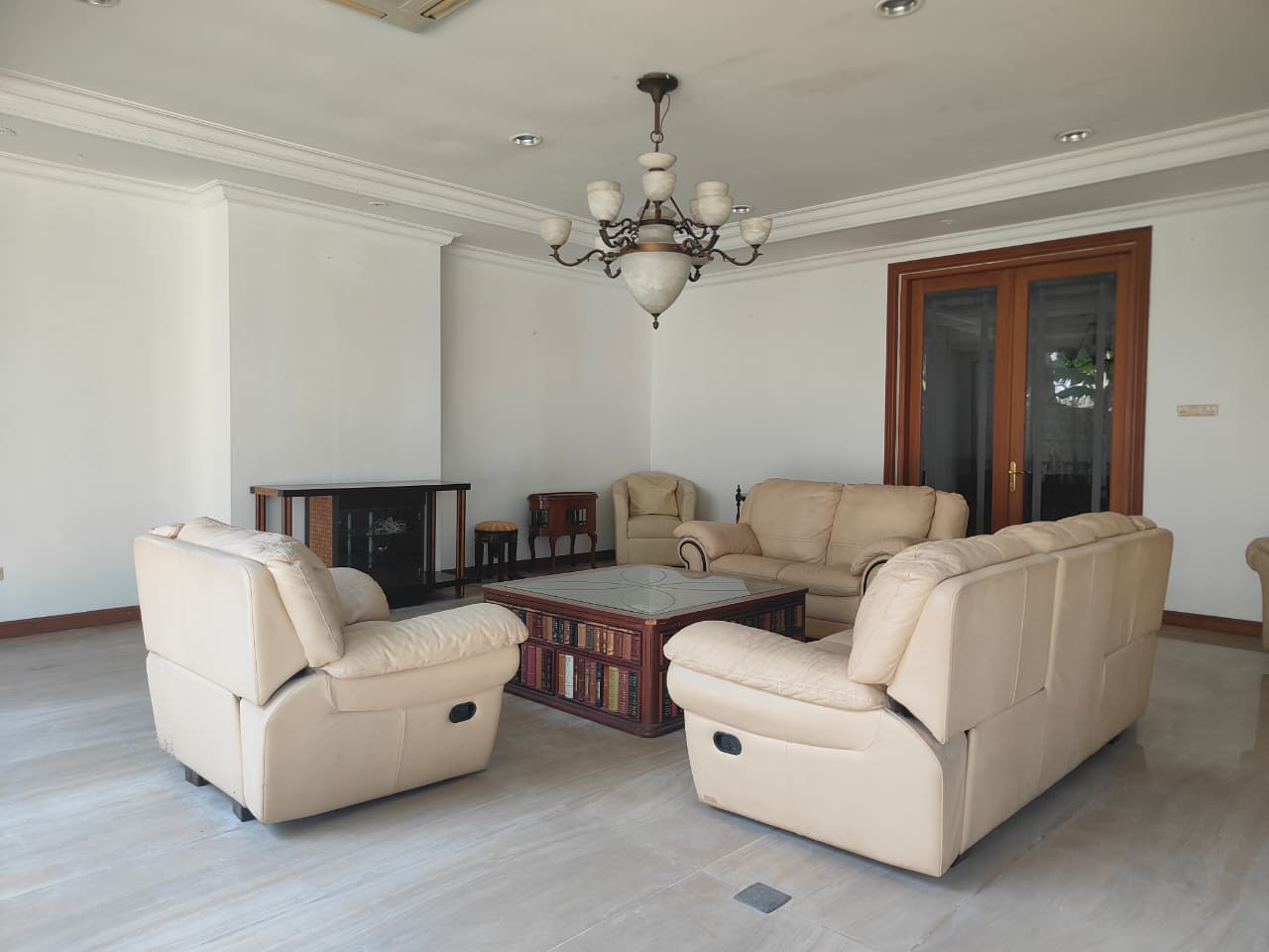 Dijual Rumah Mewah Super Luas, Lokasi Premium Simprug Garden - Hadap Selatan