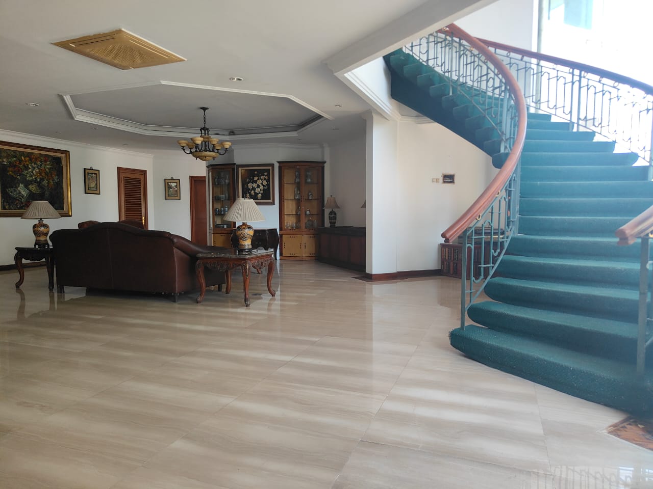 Dijual Rumah Mewah Super Luas, Lokasi Premium Simprug Garden - Hadap Selatan