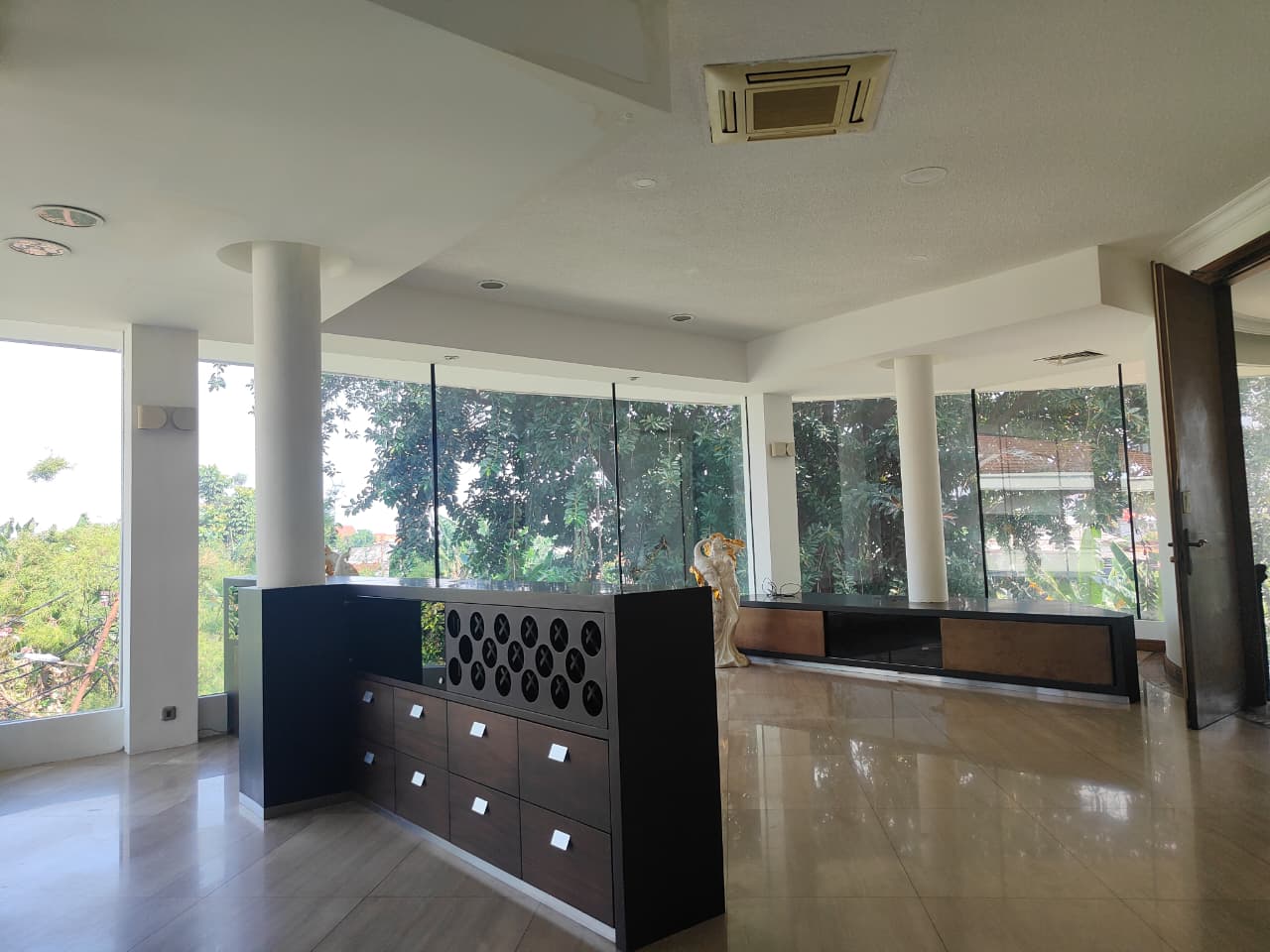 Dijual Rumah Mewah Super Luas, Lokasi Premium Simprug Garden - Hadap Selatan