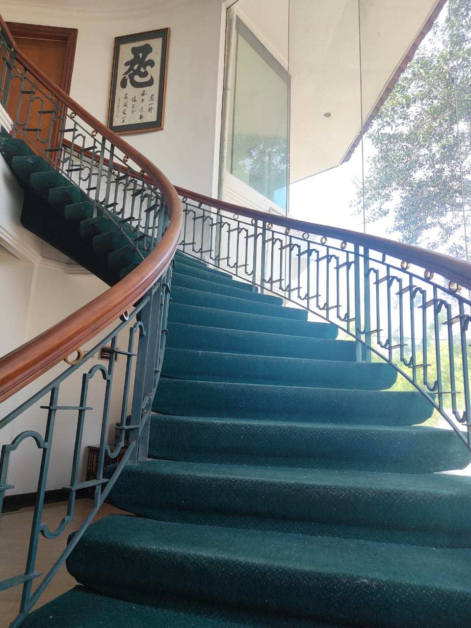 Dijual Rumah Mewah Super Luas, Lokasi Premium Simprug Garden - Hadap Selatan