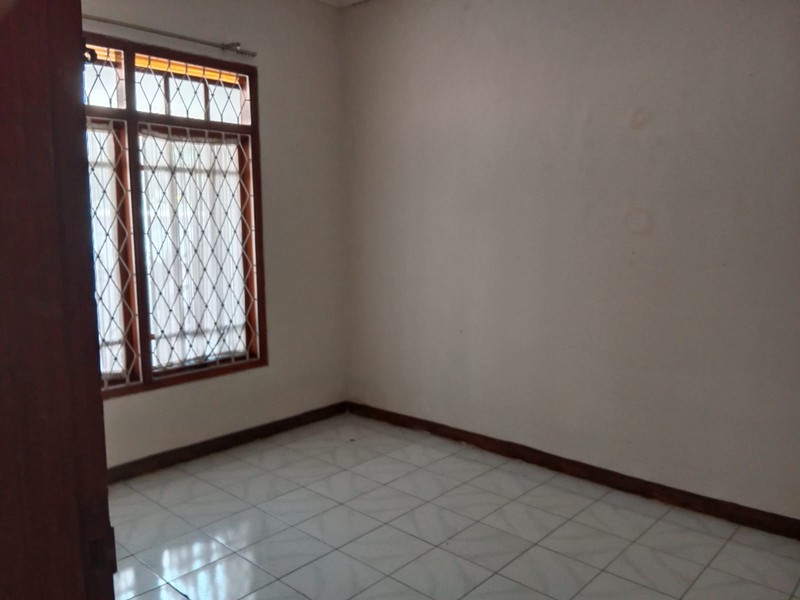 Rumah 2 Lantai di Jupiter Barat Margahayu Raya Barat