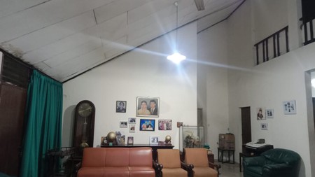 Rumah Siap Huni di Jakarta Selatan dengan KT 8 + 2 KM 4 + 1 Surat SHM Harga Dibawah NJOP.