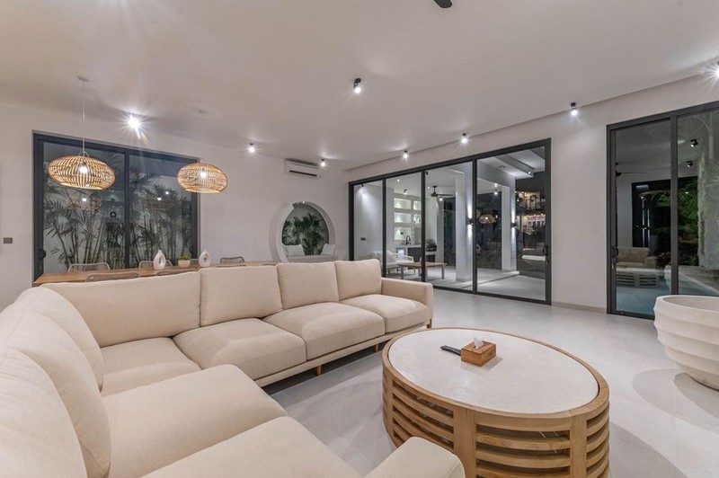 Leasehold - Private Rooftop Sanctuary, A Fully Furnished Luxury Villa in Pererenan, Canggu, Bali