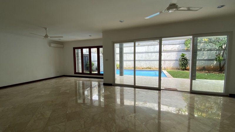 FOR SALE BEAUTIFUL AND MODERN HOUSE AT KEMANG, JAKARTA SELATAN