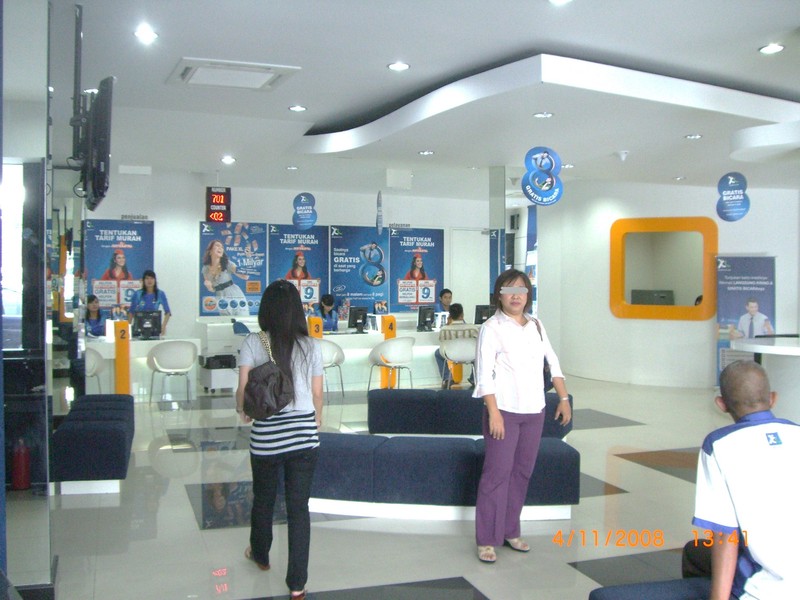 GEDUNG 3 LANTAI PUSAT KOTA BEBAS BANJIR AJL A.YANI DEKAT SIMPANG LIMA,JUAL ATAU SEWA.