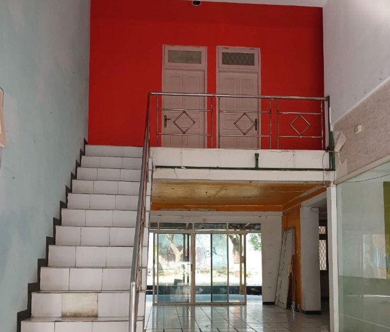 Rumah Besar 2 Lantai, Pekarangan Belakang Luas, Dekat ECO Park Tebet, Di Tebet Timur