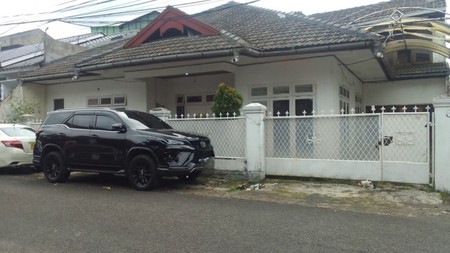 Rumah Besar 2 Lantai, Pekarangan Belakang Luas, Dekat ECO Park Tebet, Di Tebet Timur