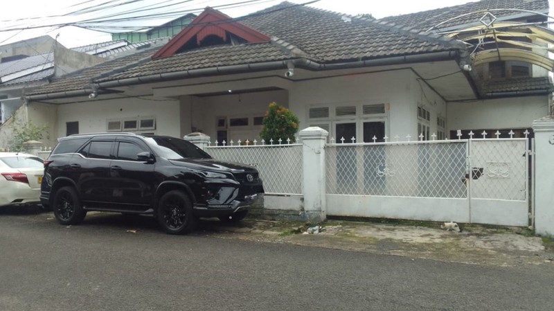 Rumah Besar 2 Lantai, Pekarangan Belakang Luas, Dekat ECO Park Tebet, Di Tebet Timur