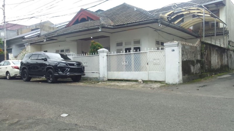 Rumah Besar 2 Lantai, Pekarangan Belakang Luas, Dekat ECO Park Tebet, Di Tebet Timur