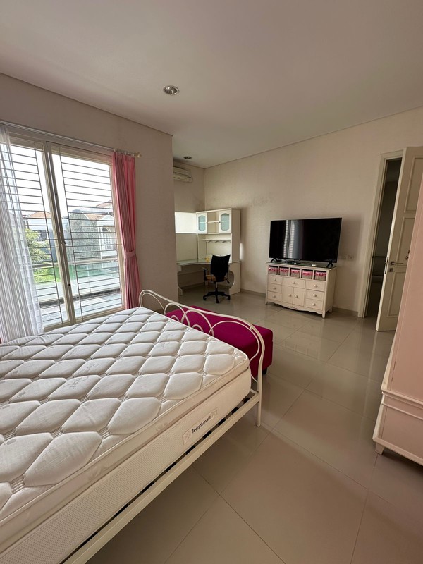 Disewakan Rumah Furnish Minimalis Rafles Garden Citraland Surabaya