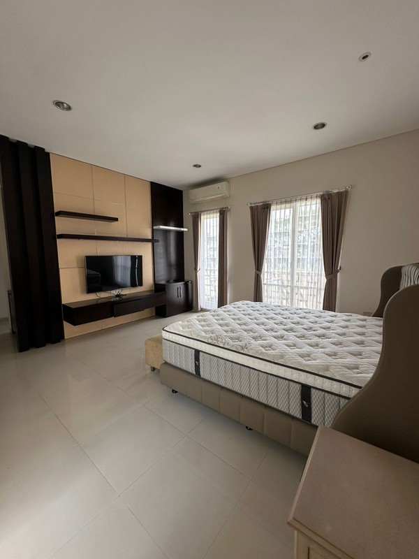 Disewakan Rumah Furnish Minimalis Rafles Garden Citraland Surabaya