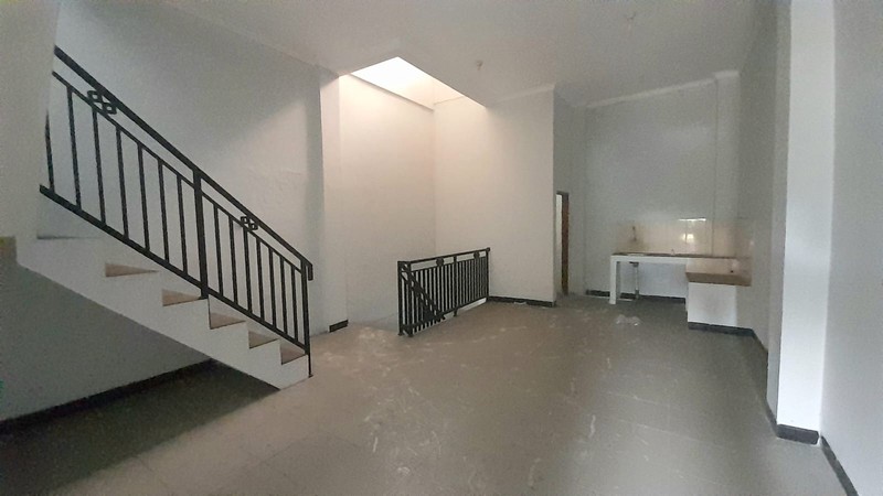 Ruko Lokasi Strategis di Jalan Raya Janti - Cocok untuk Usaha & Investasi