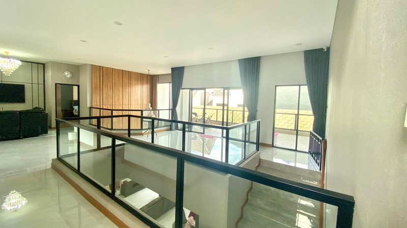 Rumah Modern dengan Private Swimming pool di Bintaro