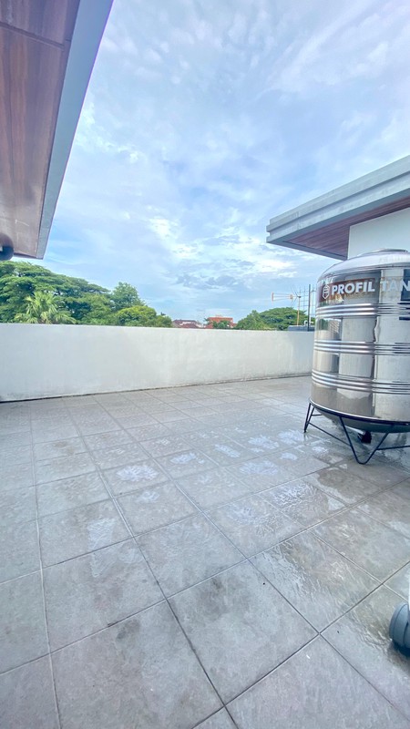 Rumah Modern dengan Private Swimming pool di Bintaro