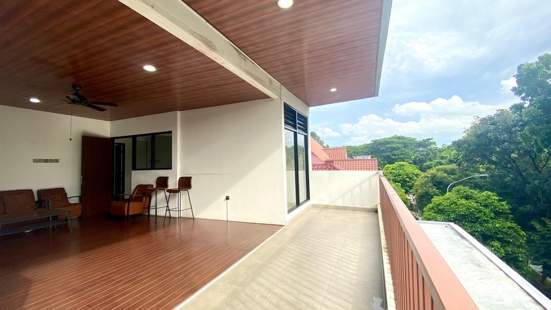 Rumah Modern dengan Private Swimming pool di Bintaro