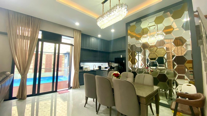 Rumah Modern dengan Private Swimming pool di Bintaro