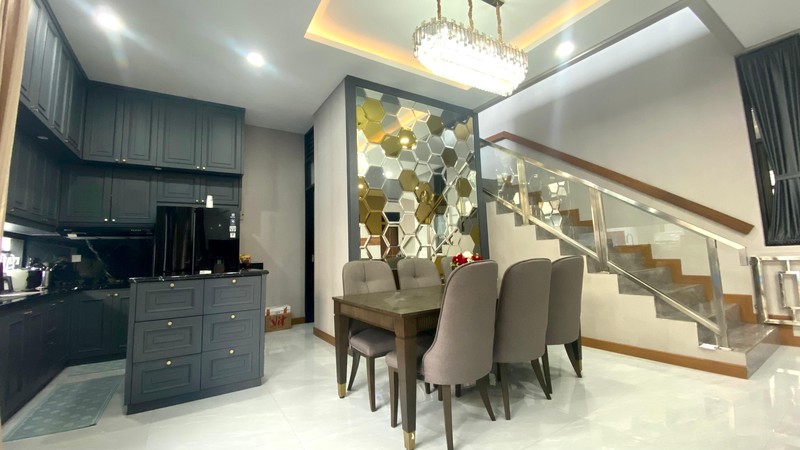 Rumah Modern dengan Private Swimming pool di Bintaro