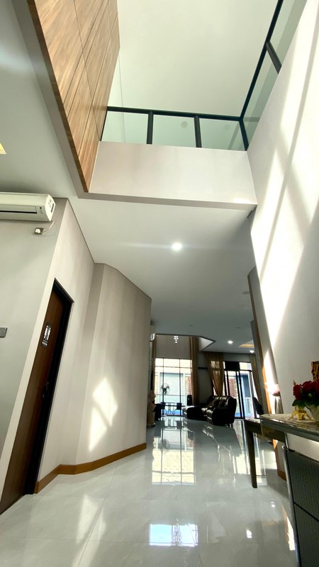 Rumah Modern dengan Private Swimming pool di Bintaro