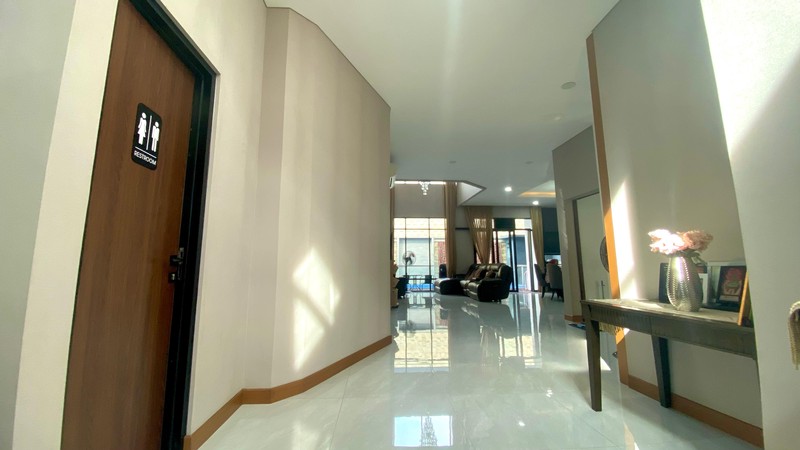 Rumah Modern dengan Private Swimming pool di Bintaro