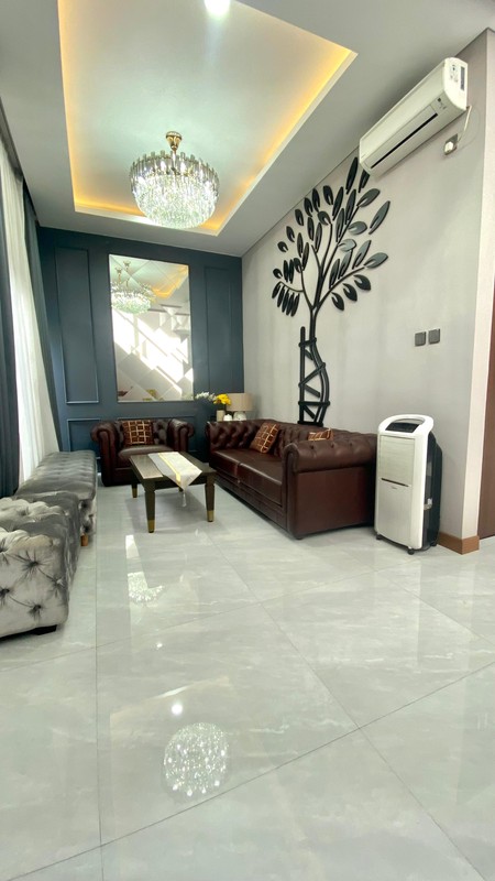 Rumah Modern dengan Private Swimming pool di Bintaro