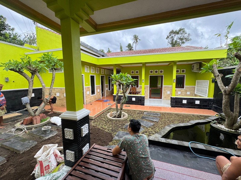 Hunian Mewah & Luas di Wedomartani  Fasilitas Lengkap, Parkir 6 Mobil, Siap Huni