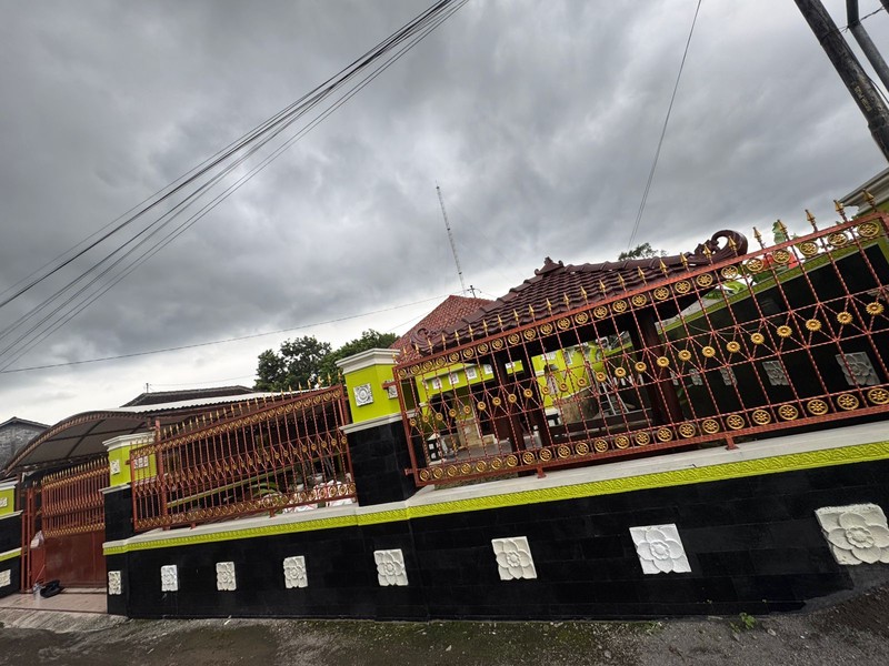 Hunian Mewah & Luas di Wedomartani  Fasilitas Lengkap, Parkir 6 Mobil, Siap Huni