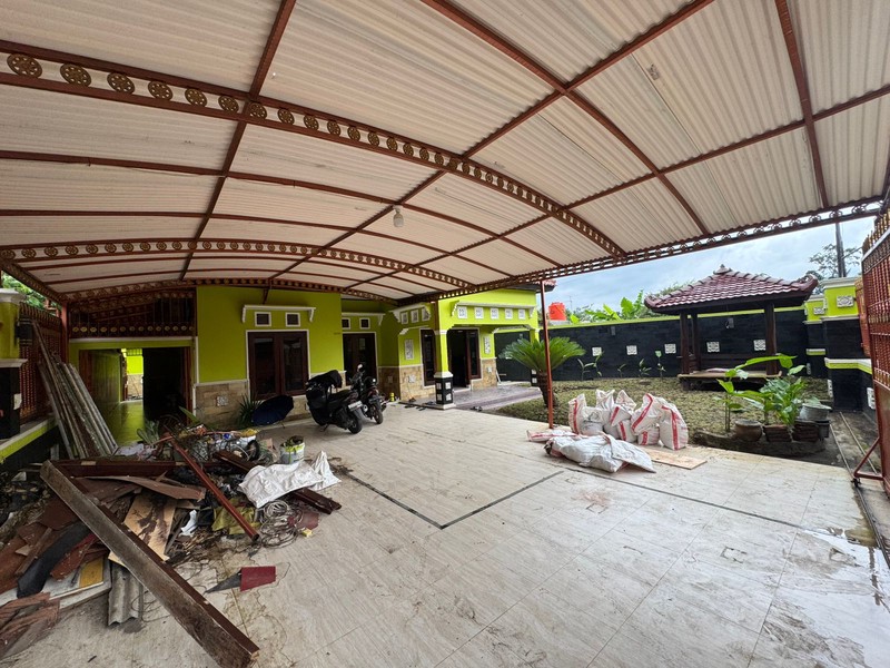 Hunian Mewah & Luas di Wedomartani  Fasilitas Lengkap, Parkir 6 Mobil, Siap Huni