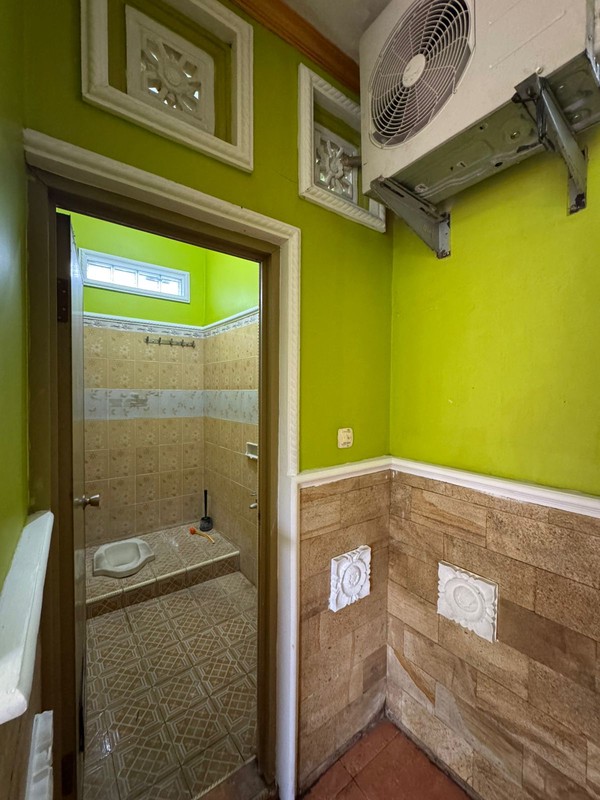 Hunian Mewah & Luas di Wedomartani  Fasilitas Lengkap, Parkir 6 Mobil, Siap Huni