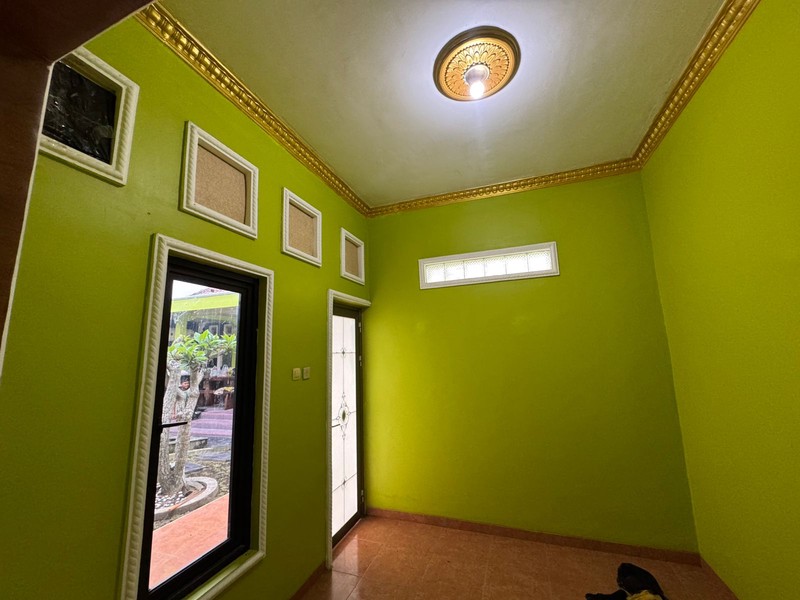 Hunian Mewah & Luas di Wedomartani  Fasilitas Lengkap, Parkir 6 Mobil, Siap Huni