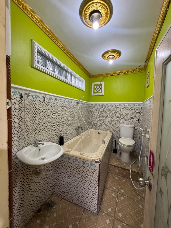 Hunian Mewah & Luas di Wedomartani  Fasilitas Lengkap, Parkir 6 Mobil, Siap Huni