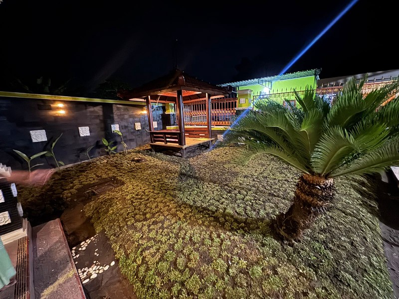 Hunian Mewah & Luas di Wedomartani  Fasilitas Lengkap, Parkir 6 Mobil, Siap Huni