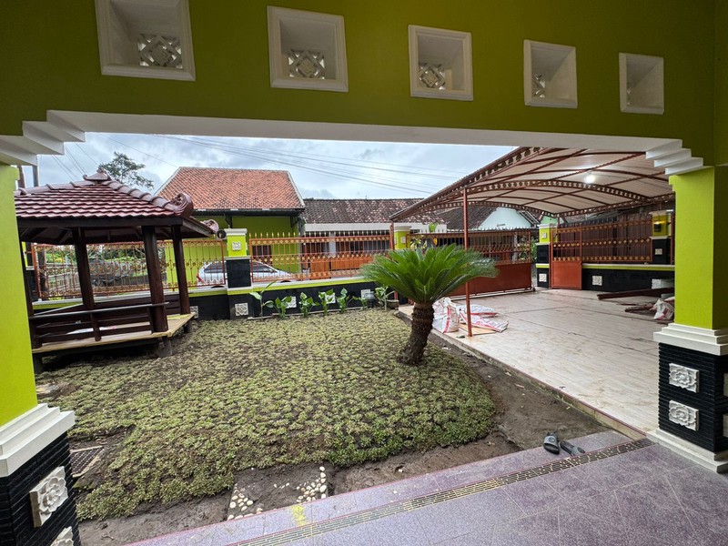 Hunian Mewah & Luas di Wedomartani  Fasilitas Lengkap, Parkir 6 Mobil, Siap Huni