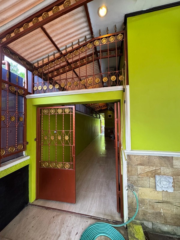 Hunian Mewah & Luas di Wedomartani  Fasilitas Lengkap, Parkir 6 Mobil, Siap Huni