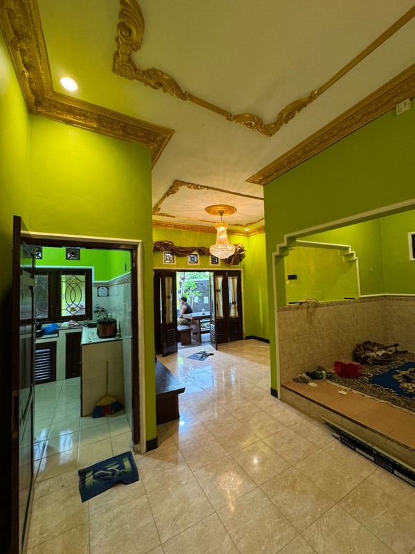 Hunian Mewah & Luas di Wedomartani  Fasilitas Lengkap, Parkir 6 Mobil, Siap Huni