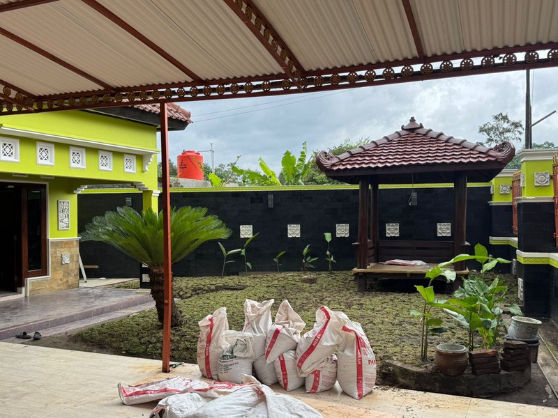 Hunian Mewah & Luas di Wedomartani  Fasilitas Lengkap, Parkir 6 Mobil, Siap Huni