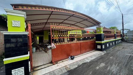 Hunian Mewah & Luas di Wedomartani  Fasilitas Lengkap, Parkir 6 Mobil, Siap Huni