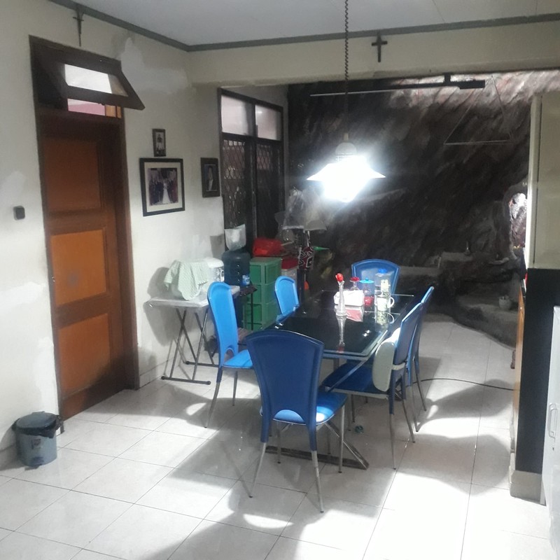 Rumah 1,5 lantai Standart yang  Asri harga nego di Kelapa Gading