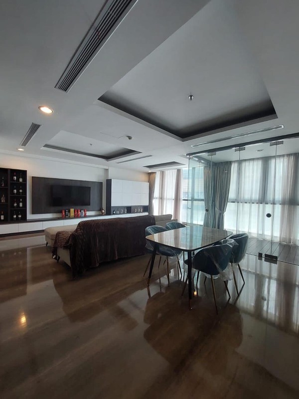 Apartemen Kemang Village 3+1 BR