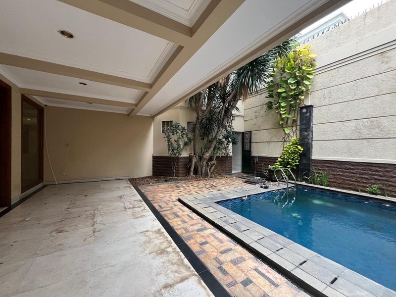 Dijual Rumah Tinggal di  Pondok Indah di Sekolah Kencana