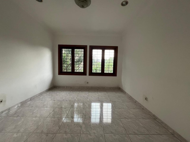 Dijual Rumah Tinggal di  Pondok Indah di Sekolah Kencana